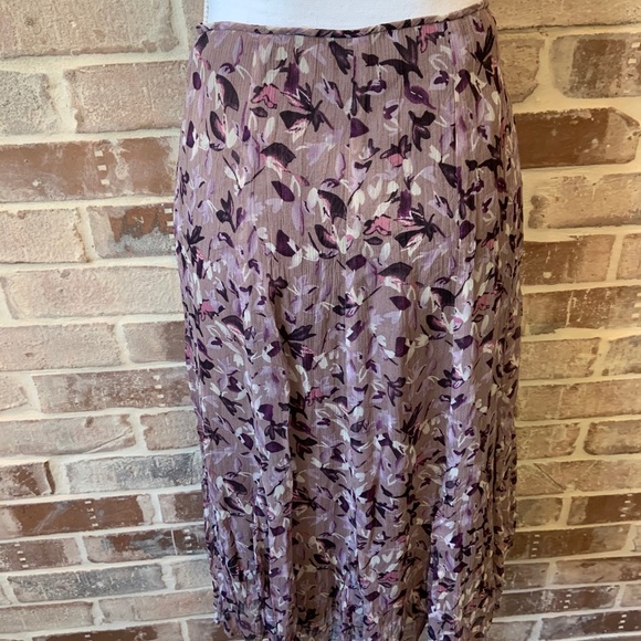 COPY - 💜 Tahari 100% Silk Skirt - Picture 4 of 8